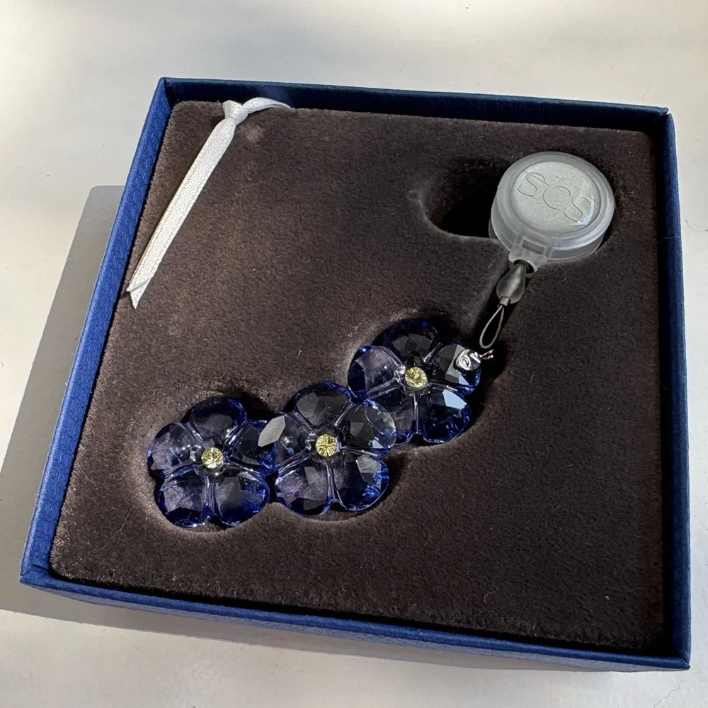 Swarovski Arctic Blossom Ornament Providence Lavender Crystal ForgetMeNot Flower